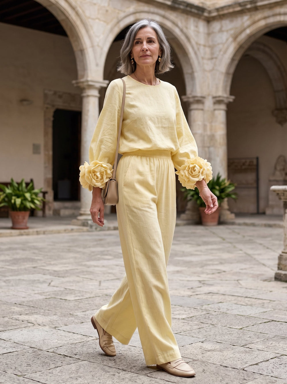 Rosalie, conjunto con puños de flores en color amarillo