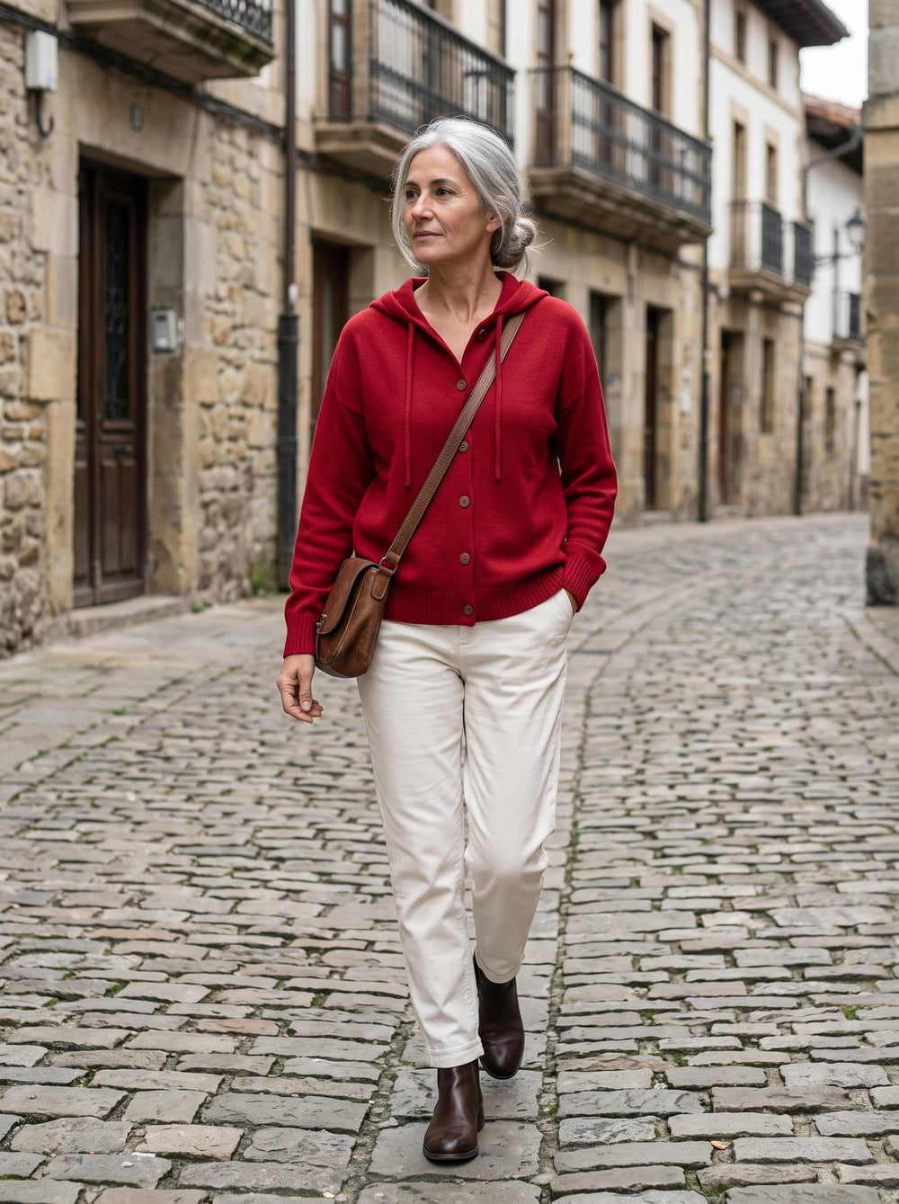 Amanda, chaqueta de punto con capucha en color rojo