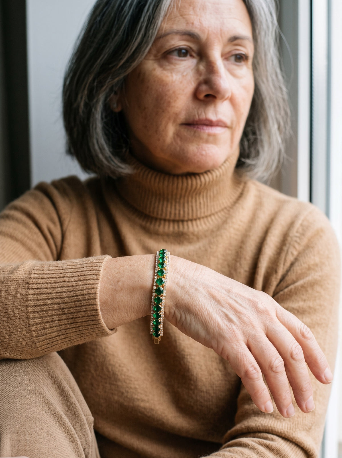 Jade | Pulsera verde y dorada puesto