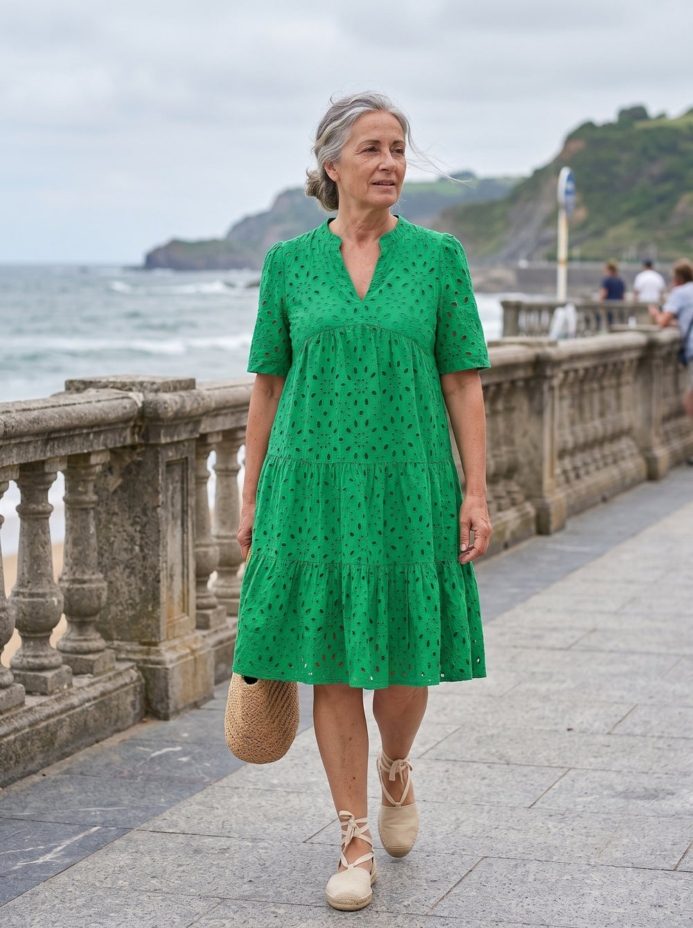 Marilyn, vestido de verano con volantes en color verde esmeralda