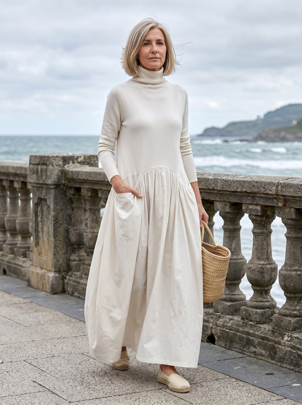 Sloane, vestido largo de cuello alto con bolsillos en color blanco