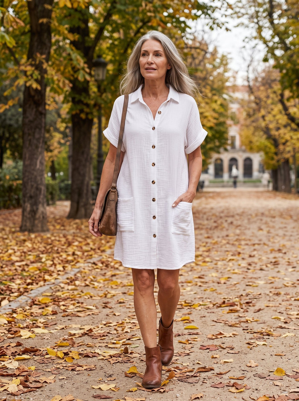 Lena, vestido por la rodilla con bolsillos en color blanco