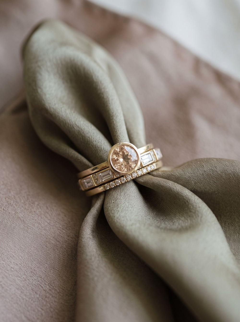Valentina | Anillo vintage con circonita dorada